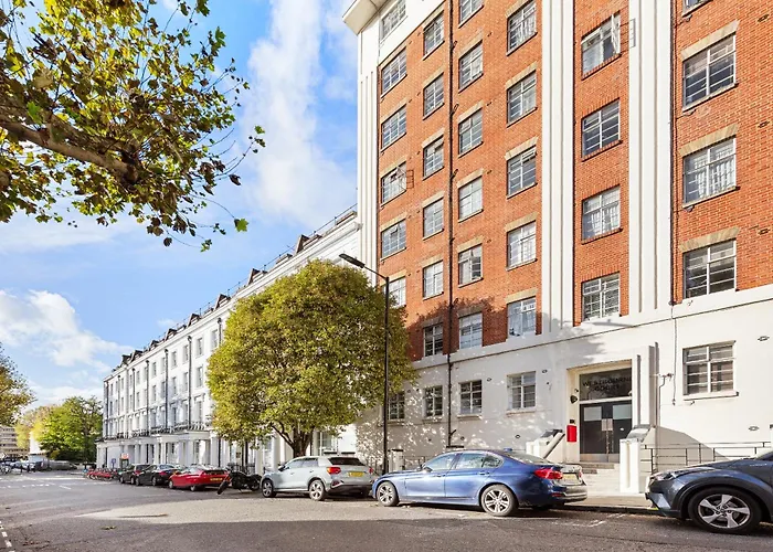 Paddington Station Paradise For Up To 4 Guests! Dream Apartment 2 Mins Walk From Station With Extra Double Sofa Bed!