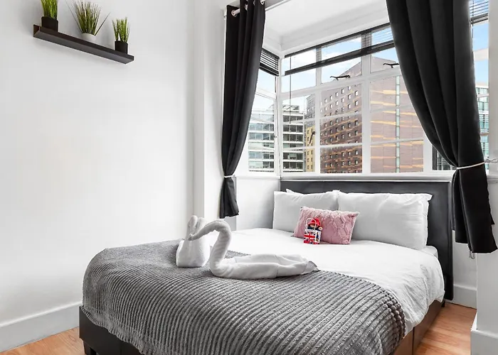 Paddington Station Paradise For Up To 4 Guests! Dream Apartment 2 Mins Walk From Station With Extra Double Sofa Bed!