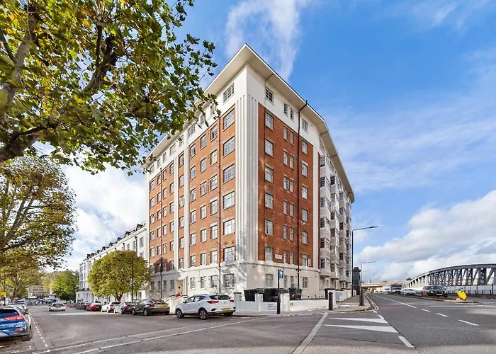Paddington Station Paradise For Up To 4 Guests! Dream Apartment 2 Mins Walk From Station With Extra Double Sofa Bed!